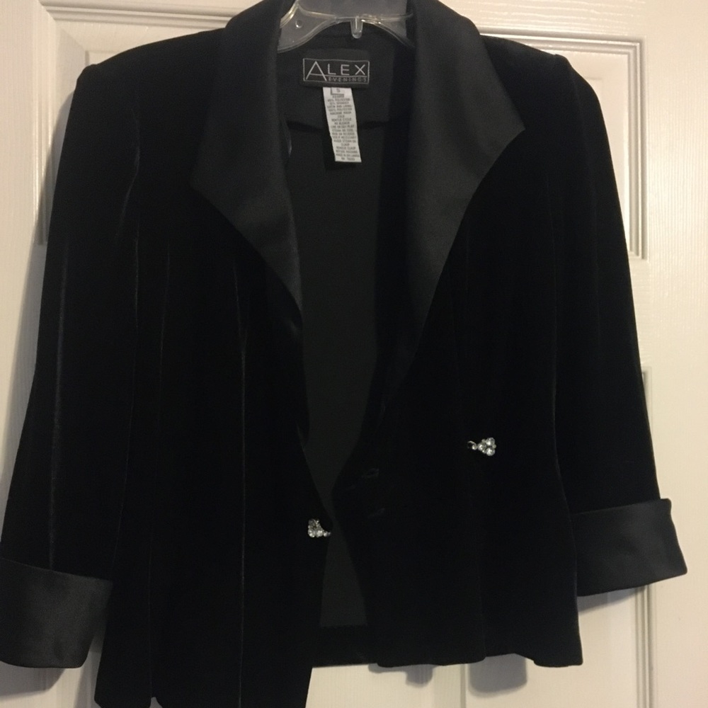 Black velvet short fitted jacket